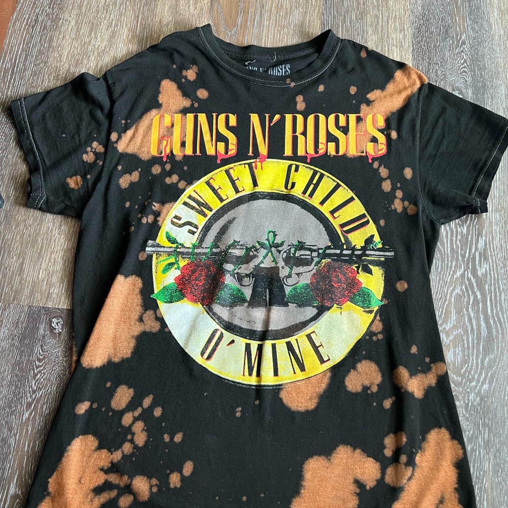 Fashion Nova Black and Orange Graphic Tee